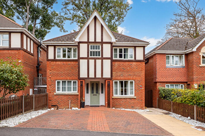 5 Bedroom Detached House To Rent In Riverside Close, Wallington, Surrey, SM6