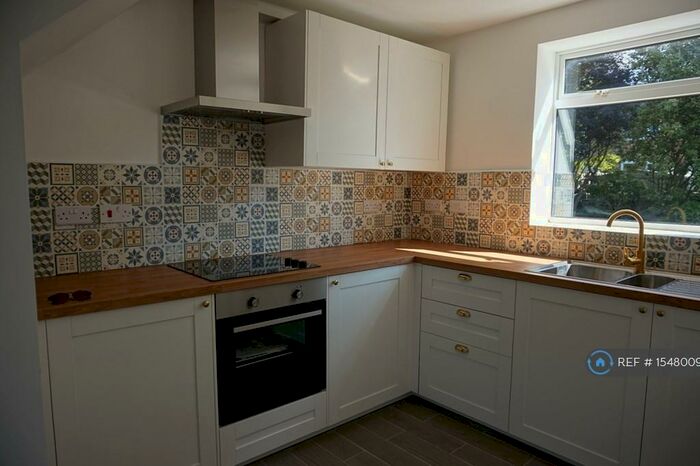 3 Bedroom Semi-Detached House To Rent In The Meadows, Manchester, M25