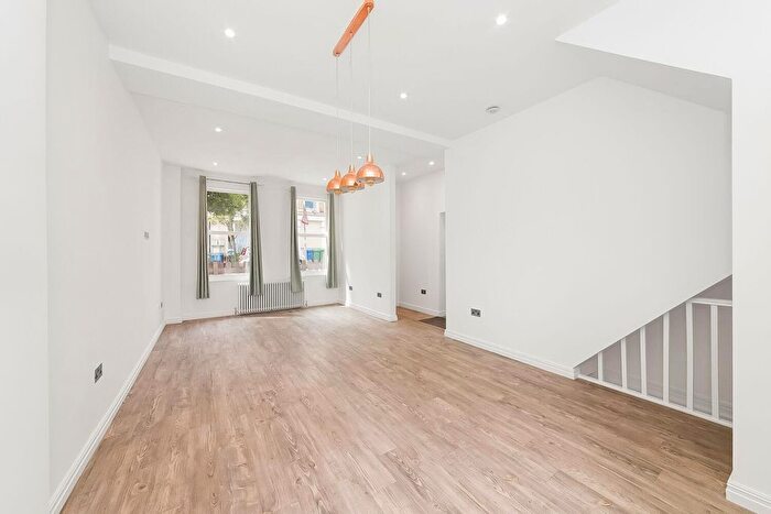 2 Bedroom Flat For Sale In Heber Road, East Dulwich, London, SE22