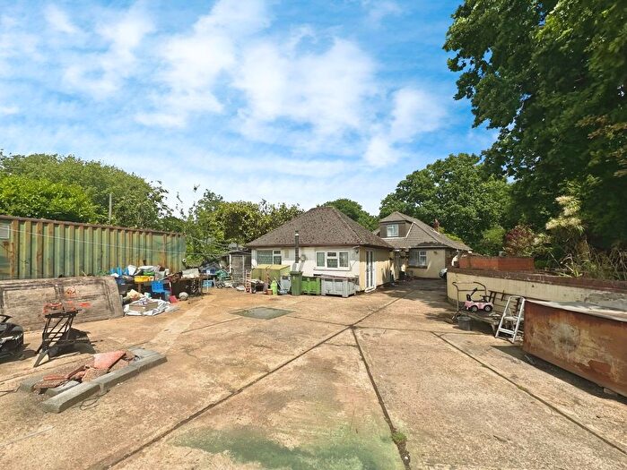 5 Bedroom Bungalow For Sale In Long Lane, Holbury, SO45