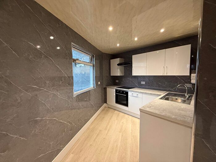 1 Bedroom Flat To Rent In Grove Road, London, N12