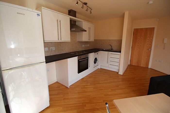 2 Bedroom Flat To Rent In Golders Green, L7