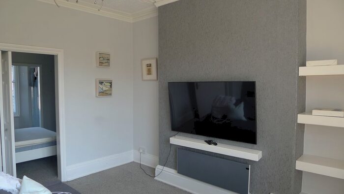 1 Bedroom Flat To Rent In Highweek Road, Newton Abbot, TQ12
