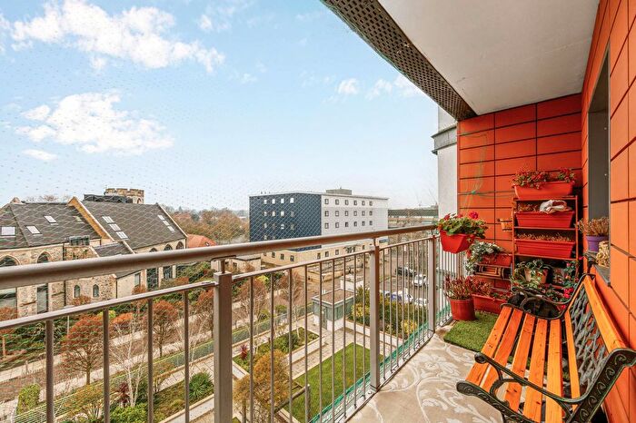 2 Bedroom Flat To Rent In Holland Gardens, Brentford, TW8