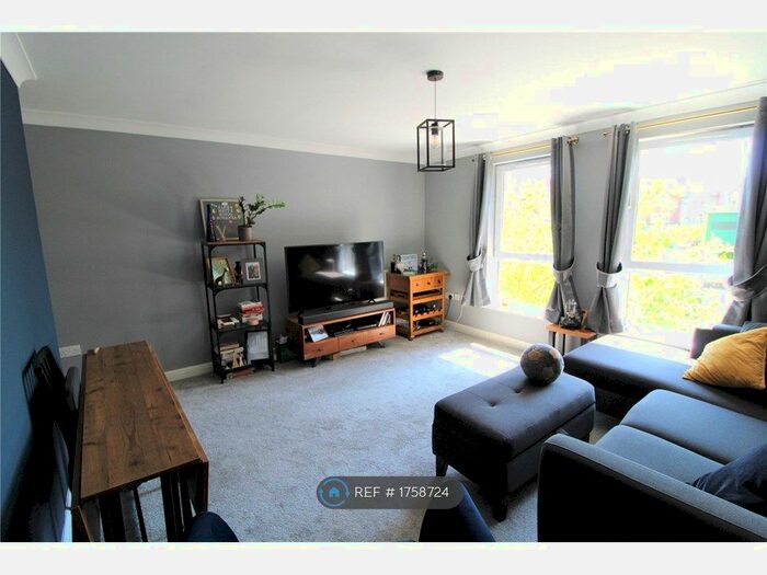 2 Bedroom Flat To Rent In Salisbury House, Wallington, SM6