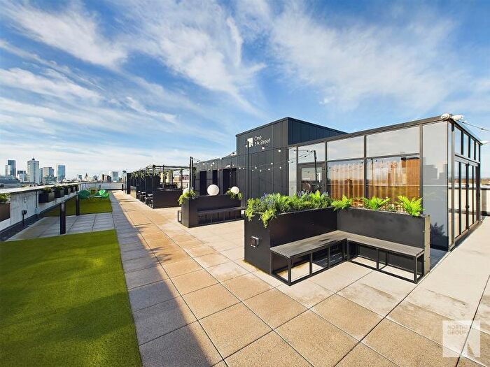 2 Bedroom Apartment To Rent In Apt . :: One Silk Street, M4