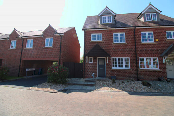 4 Bedroom Semi-Detached House To Rent In Hawknest Avenue, Fleetwood, FY7