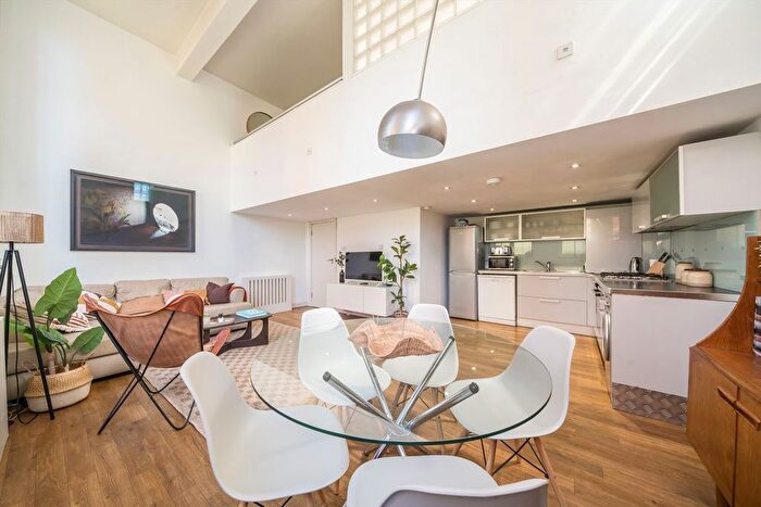 3 Bedroom Flat For Sale In Gatton Road, Tooting, SW17