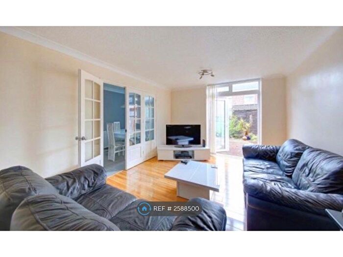 2 Bedroom End Of Terrace House To Rent In Willow Tree Close, London, SW18