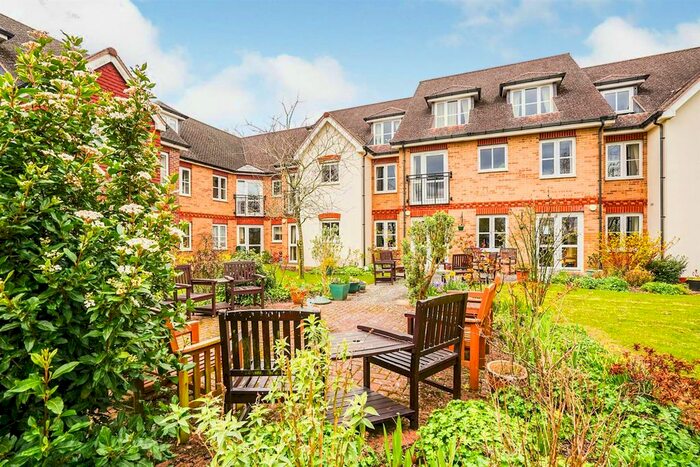 1 Bedroom Flat For Sale In St Rumbolds Court, Buckingham Road, Brackley, NN13