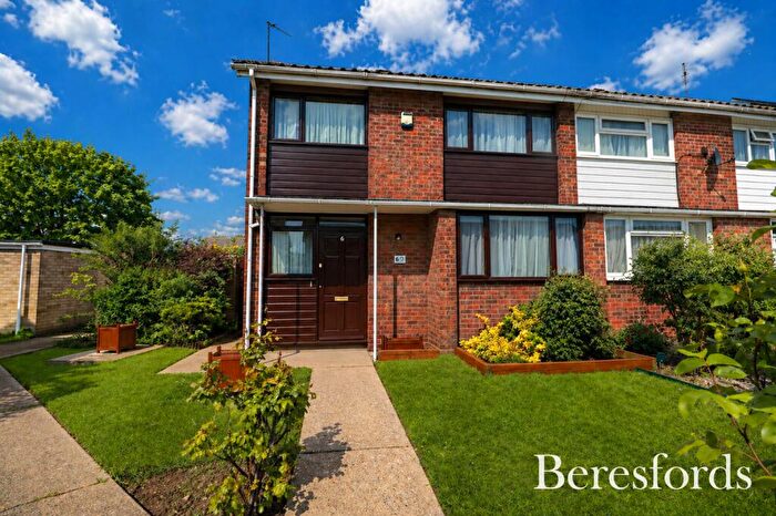 3 Bedroom Semi-Detached House For Sale In Eden Close, Witham, CM8
