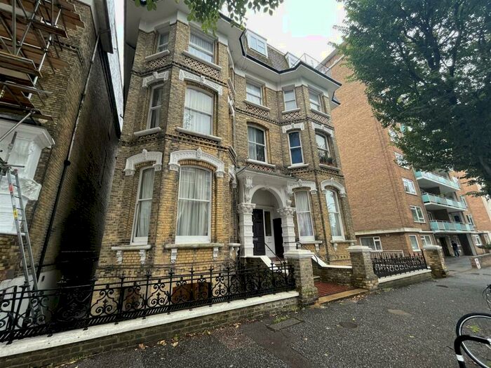 1 Bedroom Flat To Rent In The Drive, Hove, BN3