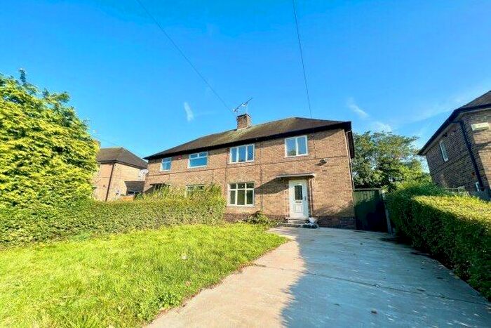 3 Bedroom Semi-Detached House To Rent In Wollaton Vale, Nottingham, NG8