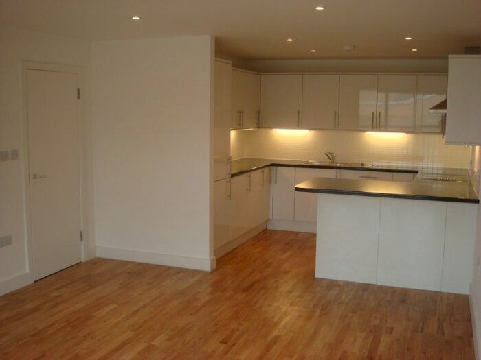 3 Bedroom Flat To Rent In Shacklewell Lane, London, E8