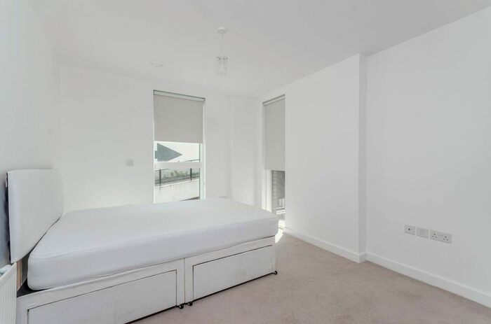 2 Bedroom Flat To Rent In Roehampton Lane, Roehampton, London, SW15