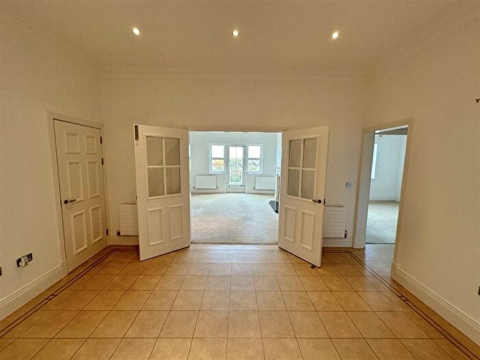 3 Bedroom Flat To Rent In Egham Hill, Egham, TW20