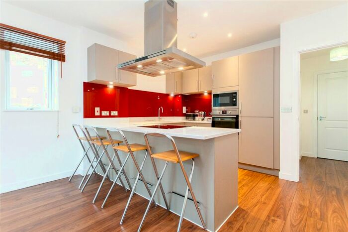 3 Bedroom Flat To Rent In Atkins Square, Dalston Lane, London, E8