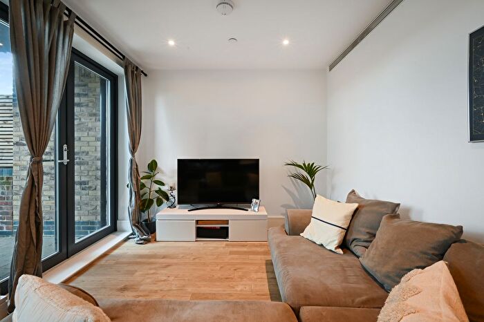 1 Bedroom Flat To Rent In Durnsford Road, London, SW19