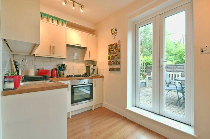 2 Bedroom Flat To Rent In Dunsmure Road, Stoke Newington, N16