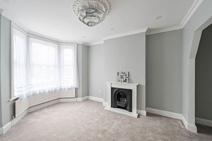 3 Bedroom Semi-detached House For Sale In First Avenue, Walthamstow Village, London, E17