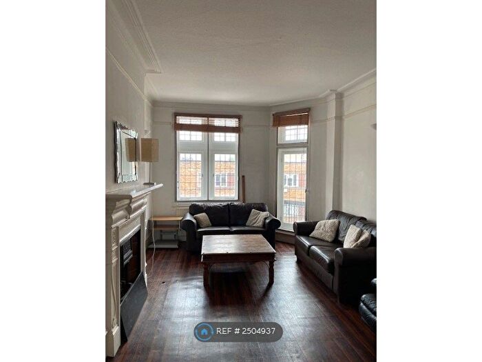 3 Bedroom Flat To Rent In North End Rd, London, W14