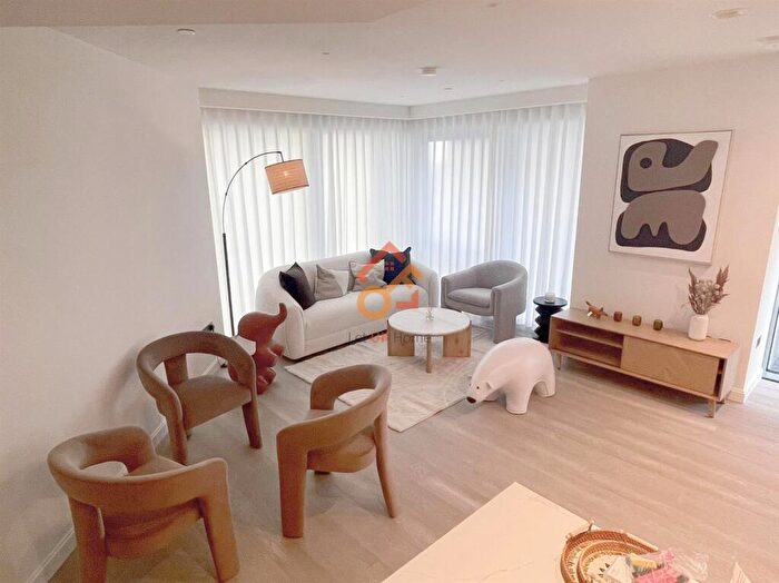 2 Bedroom Flat To Rent In Aspen, Marsh Wall, London, E14