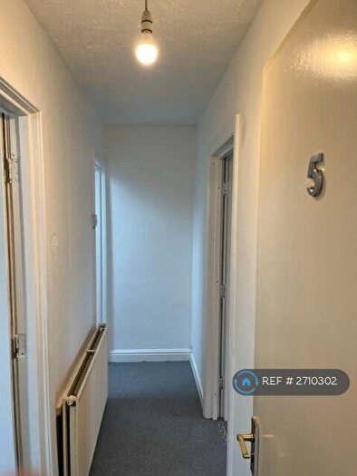 1 Bedroom Flat To Rent In Mexborough Avenue, Leeds, LS7