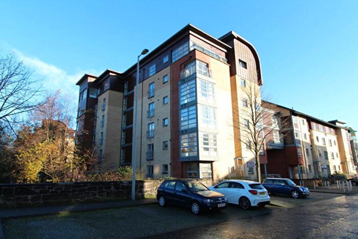 2 Bedroom Flat To Rent In Errol Gardens, Glasgow, G5