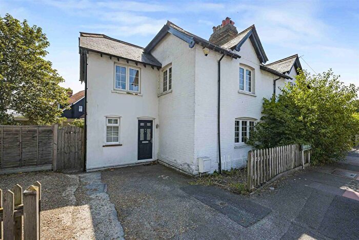 3 Bedroom Semi Detached House For Sale In Hayes Street, Hayes, BR2