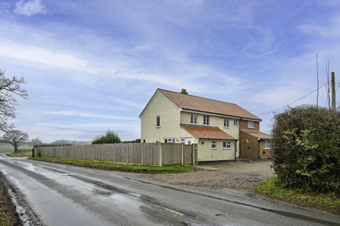 3 Bedroom Semi Detached House To Rent In Halesworth Road, Brampton, NR34