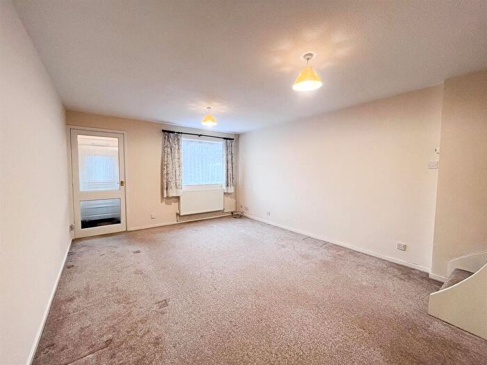 2 Bedroom End Of Terrace House To Rent In Weavers Close, Burgess Hill, RH15