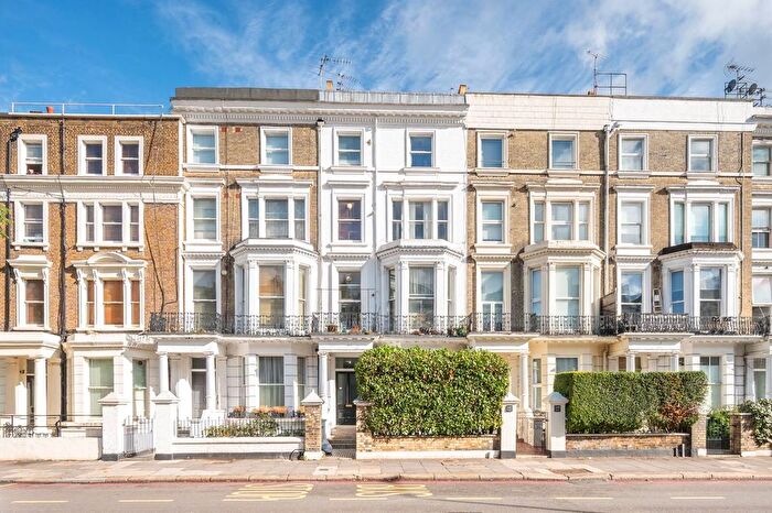 2 Bedroom Flat For Sale In Holland Road, Holland Park, London, W14