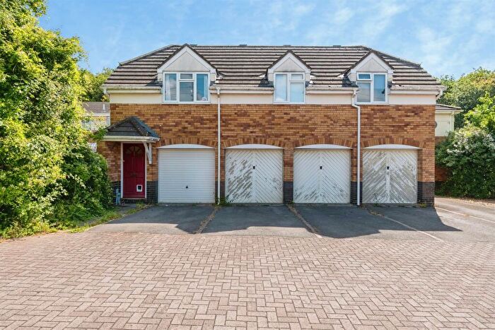2 Bedroom Coach House For Sale In Ayr Close, Chippenham, SN14