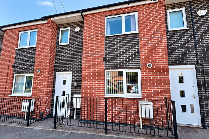 3 Bedroom Town House To Rent In Regent Street, Beeston, NG9