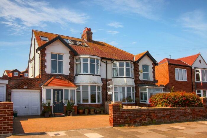 4 Bedroom Semi-Detached House For Sale In The Links, Whitley Bay, NE26