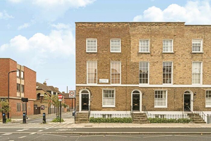 2 Bedroom Flat To Rent In Queensbridge Road, Hackney, E2