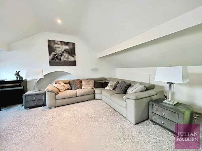 2 Bedroom Flat To Rent In High Street, Cheadle, Greater Manchester, SK8