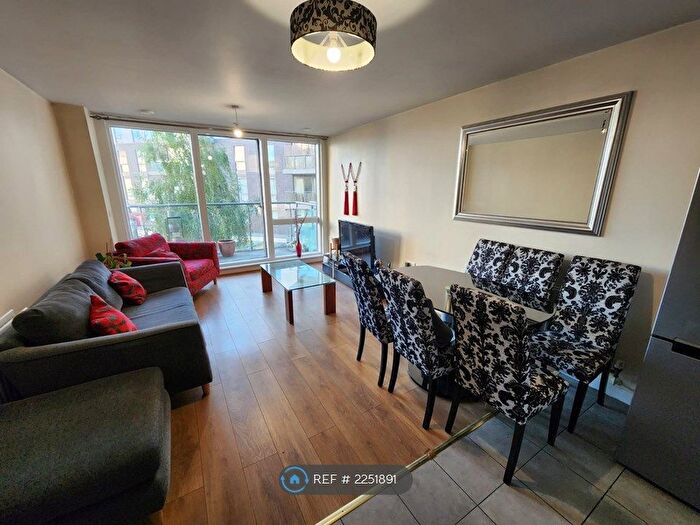 2 Bedroom Flat To Rent In Ealing Road, TW8