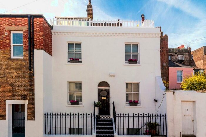 4 Bedroom Semi-Detached House To Rent In Bristol Gardens, Brighton, East Sussex, BN2