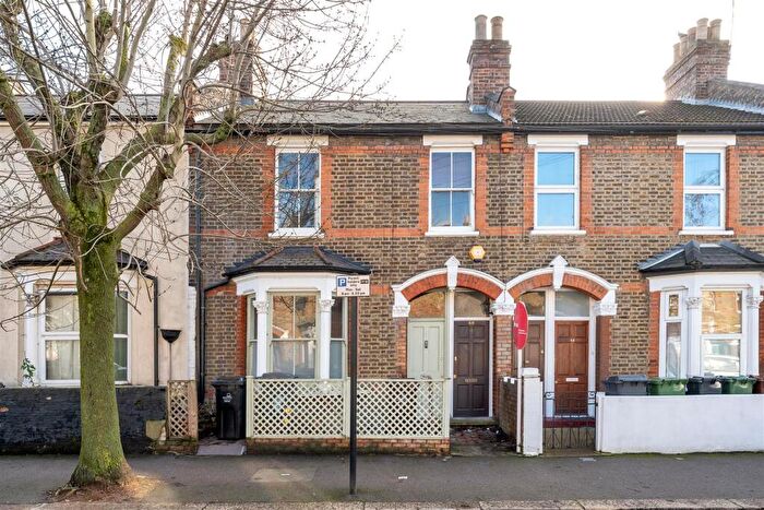 2 Bedroom Flat For Sale In Hove Avenue, Walthamstow, E17