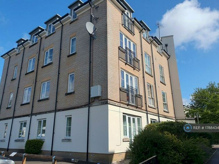 2 Bedroom Flat To Rent In Tudor Way, Knaphill, Woking, GU21