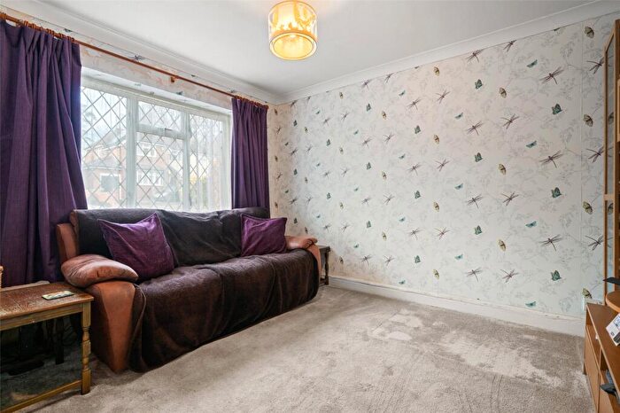 5 Bedroom Detached House For Sale In Broom Acres, Sandhurst, Berkshire, GU47