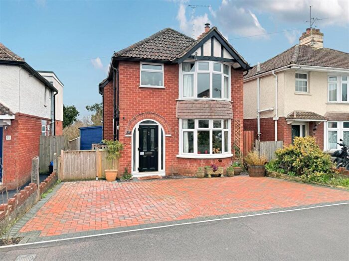 3 Bedroom Detached House For Sale In Windsor Crescent, Frome, BA11