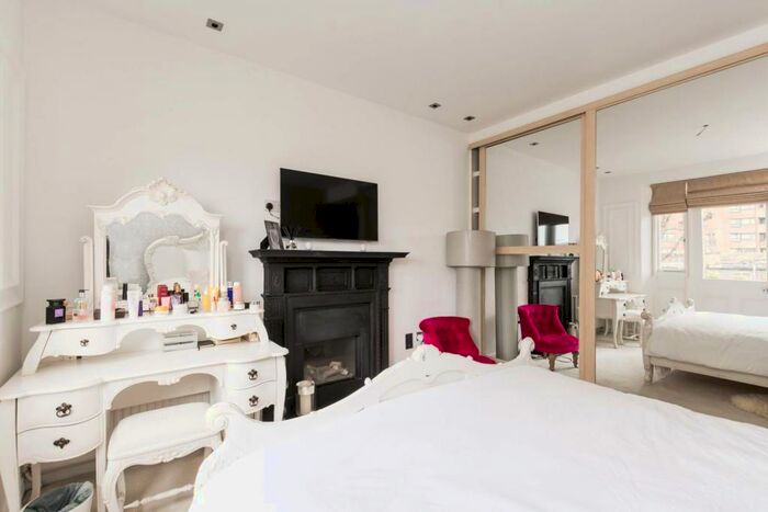 3 Bedroom Flat To Rent In Ashburnham Road, Chelsea, London, SW10