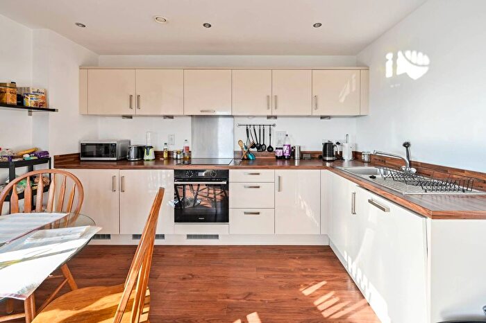 2 Bedroom Flat For Sale In Guildford Road, Woking, GU22