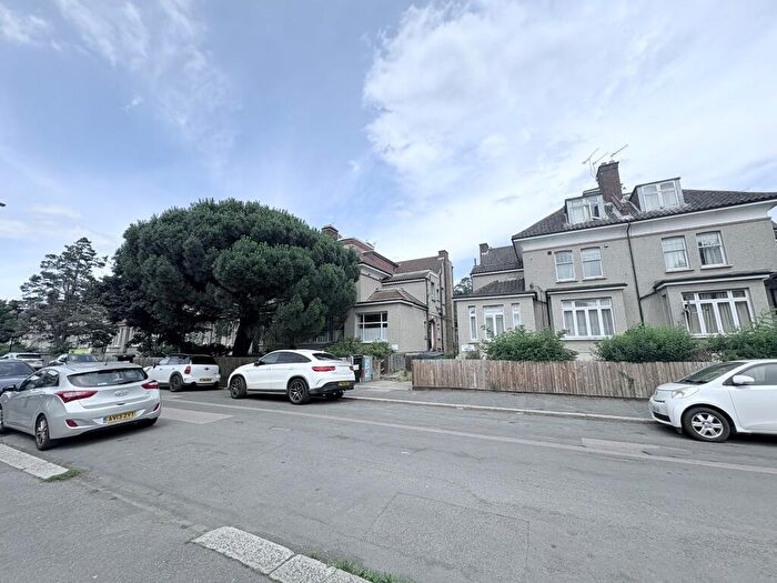 Studio For Sale In Montalt Road, Woodford Green, IG8