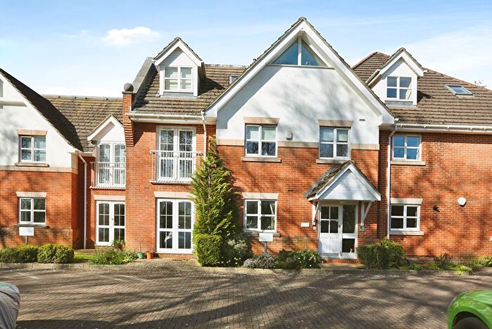 2 Bedroom Flat For Sale In Baddesley Road, Chandler's Ford, Eastleigh, Hampshire, SO53