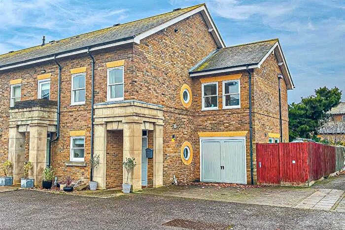 3 Bedroom End Terrace House For Sale In Horseshoe Crescent, Shoeburyness, SS3