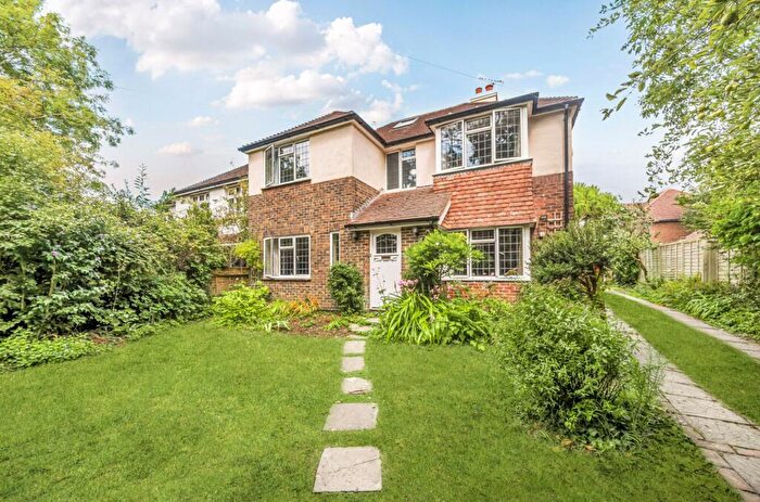 5 Bedroom Detached House For Sale In Arundel Road, Fontwell, BN18