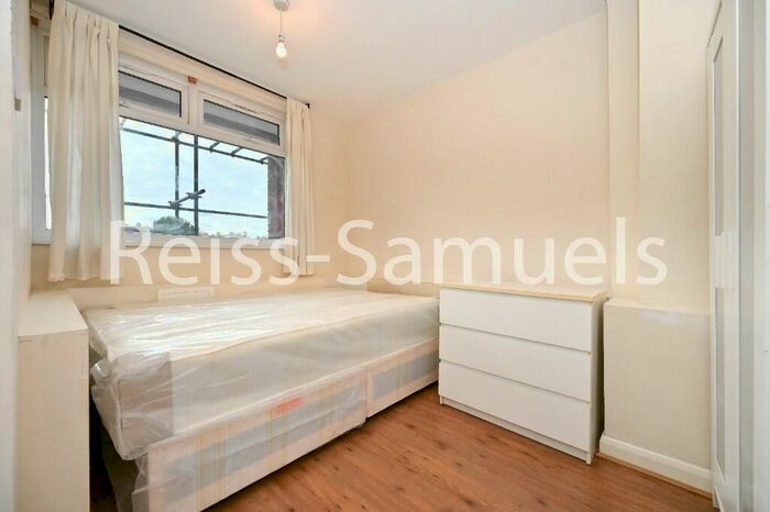 4 Bedroom Maisonette To Rent In Forsyth Gardens, London, Kennington, Southwark, SE17